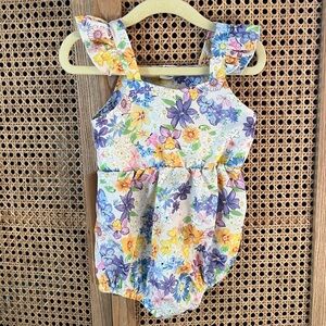 SHEIN 18m Multicolor Floral Ruffle Strap Baby Romper